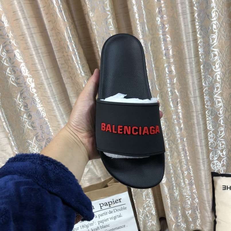 Chinelo Balenciaga