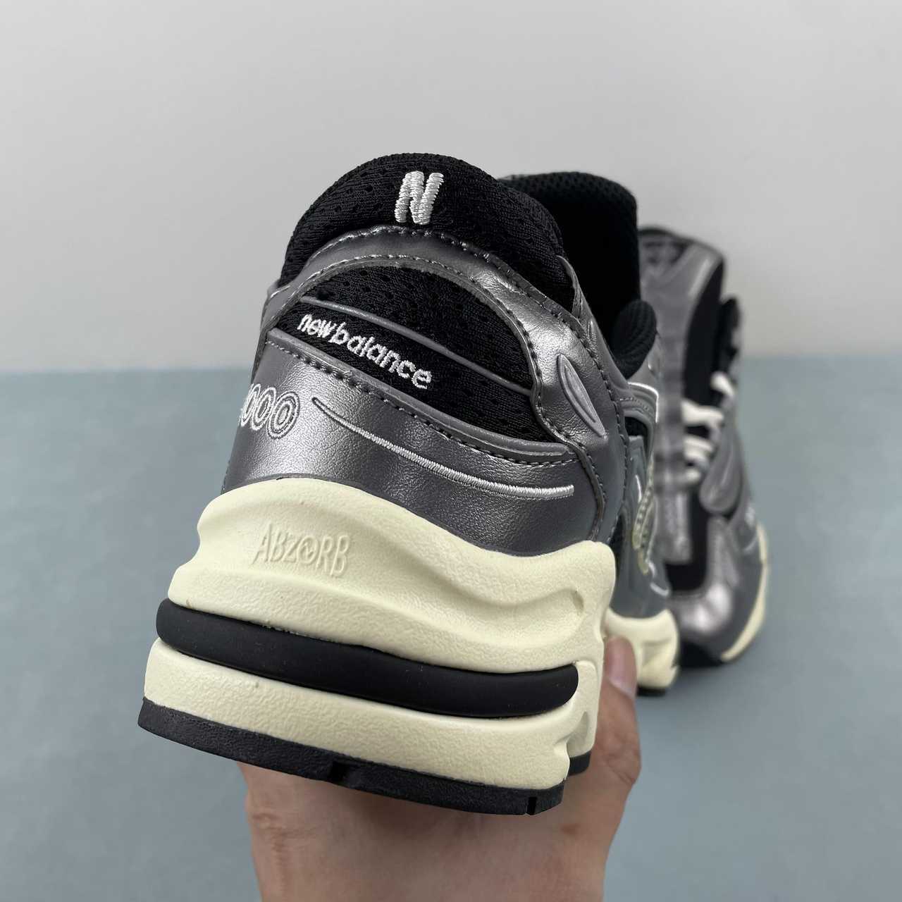 New Balance 1000