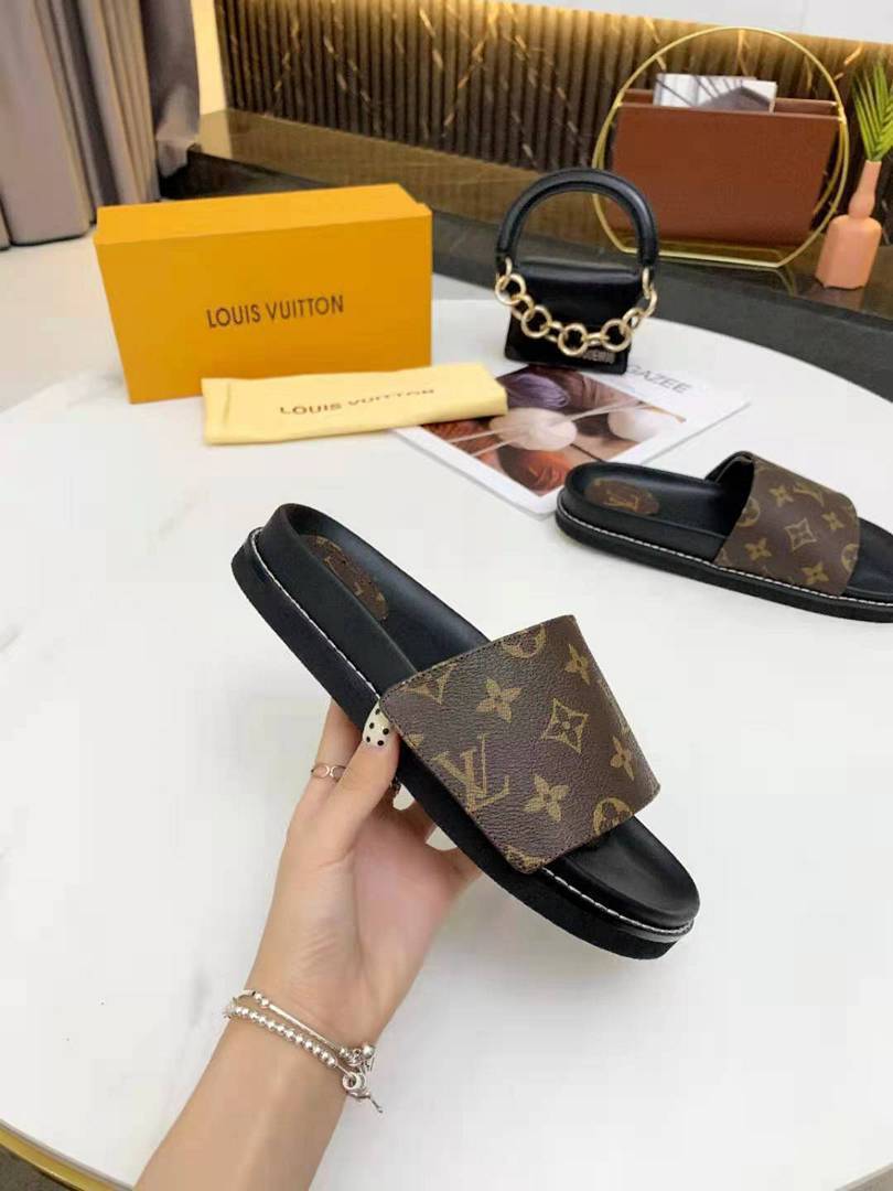 Chinelo Louis Vuitton