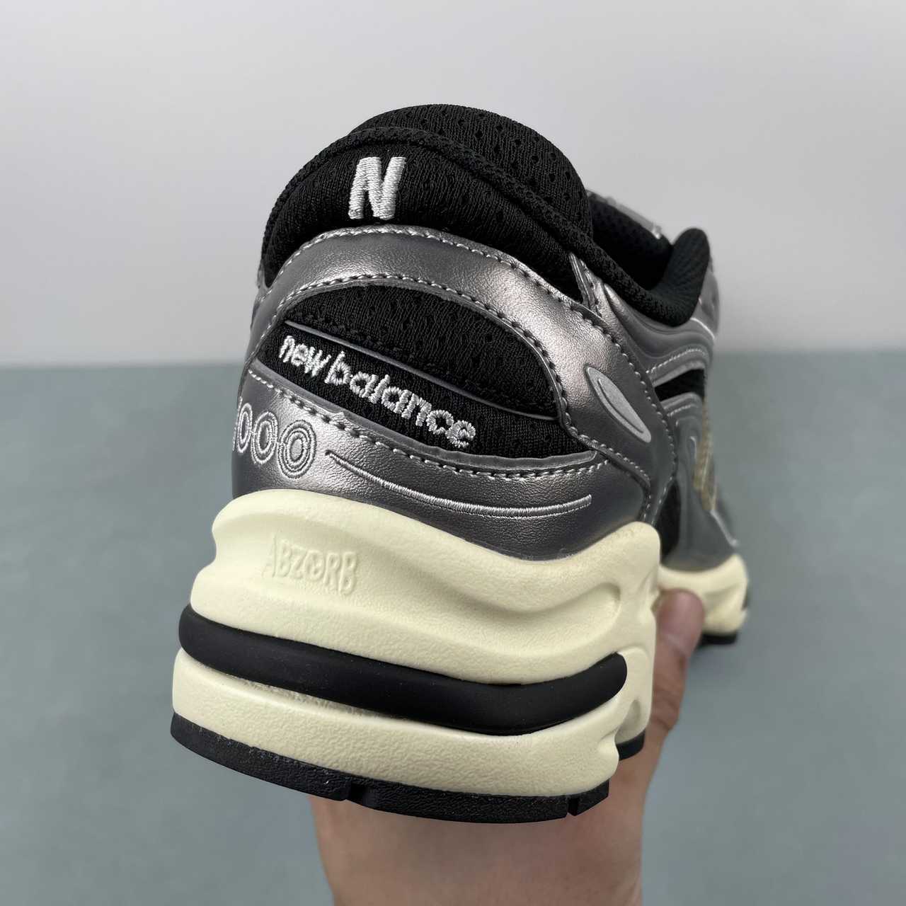 New Balance 1000