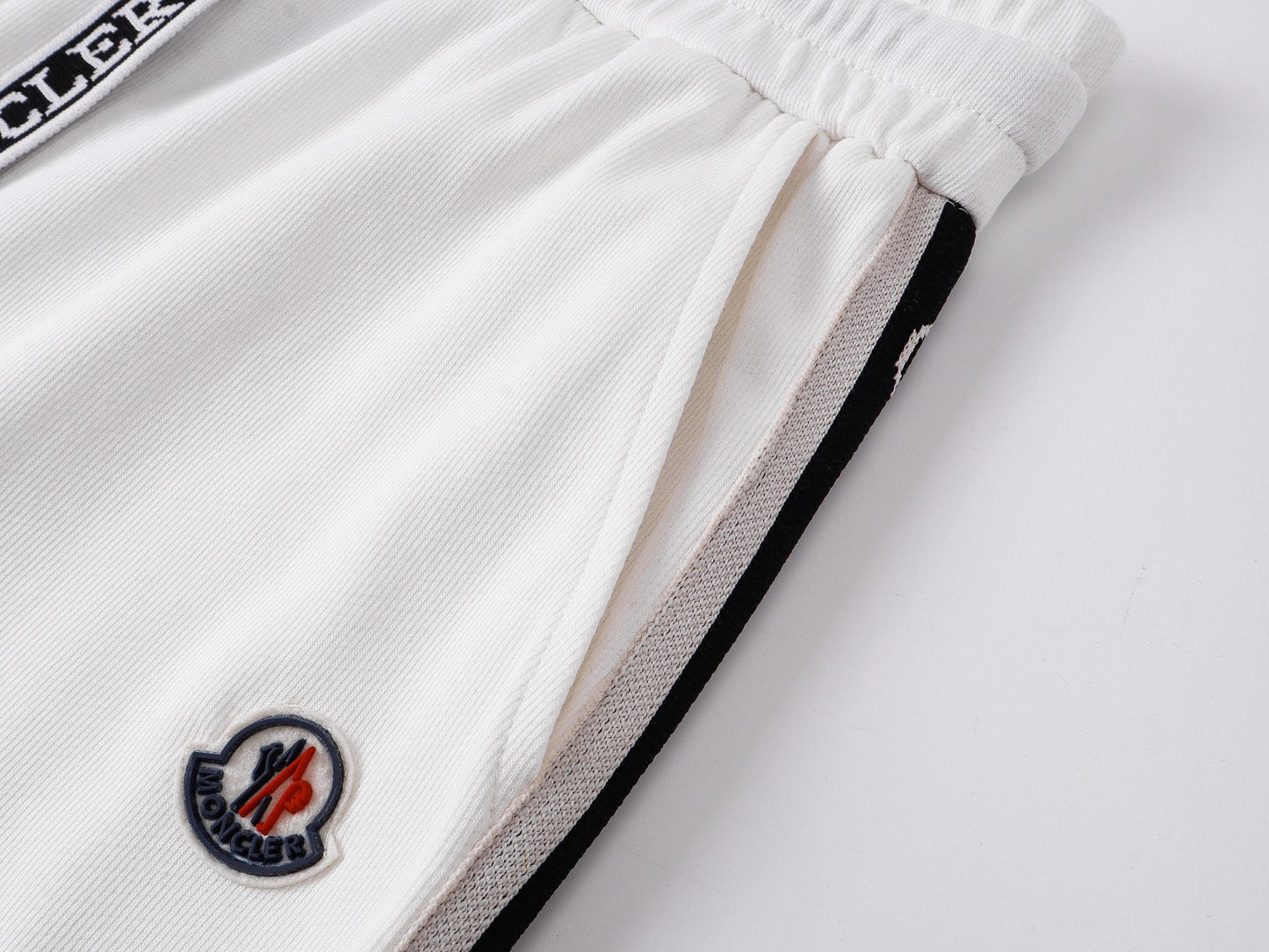 Moncler Corto