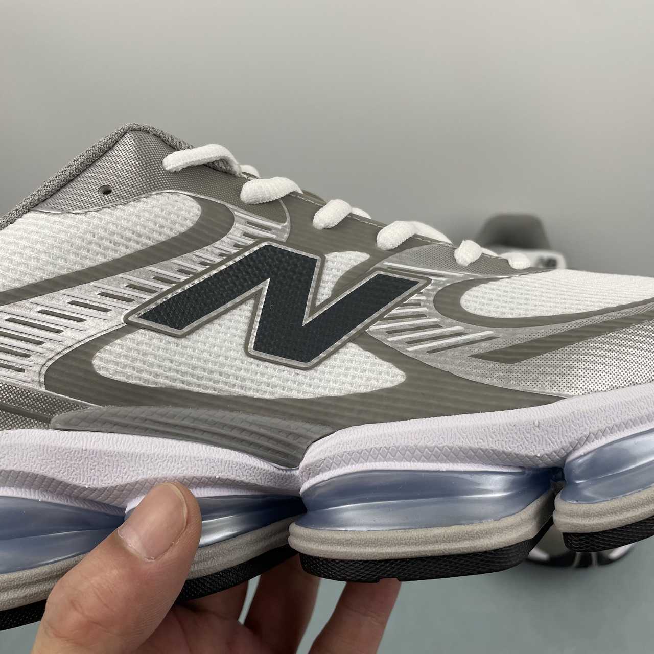 New Balance 2000