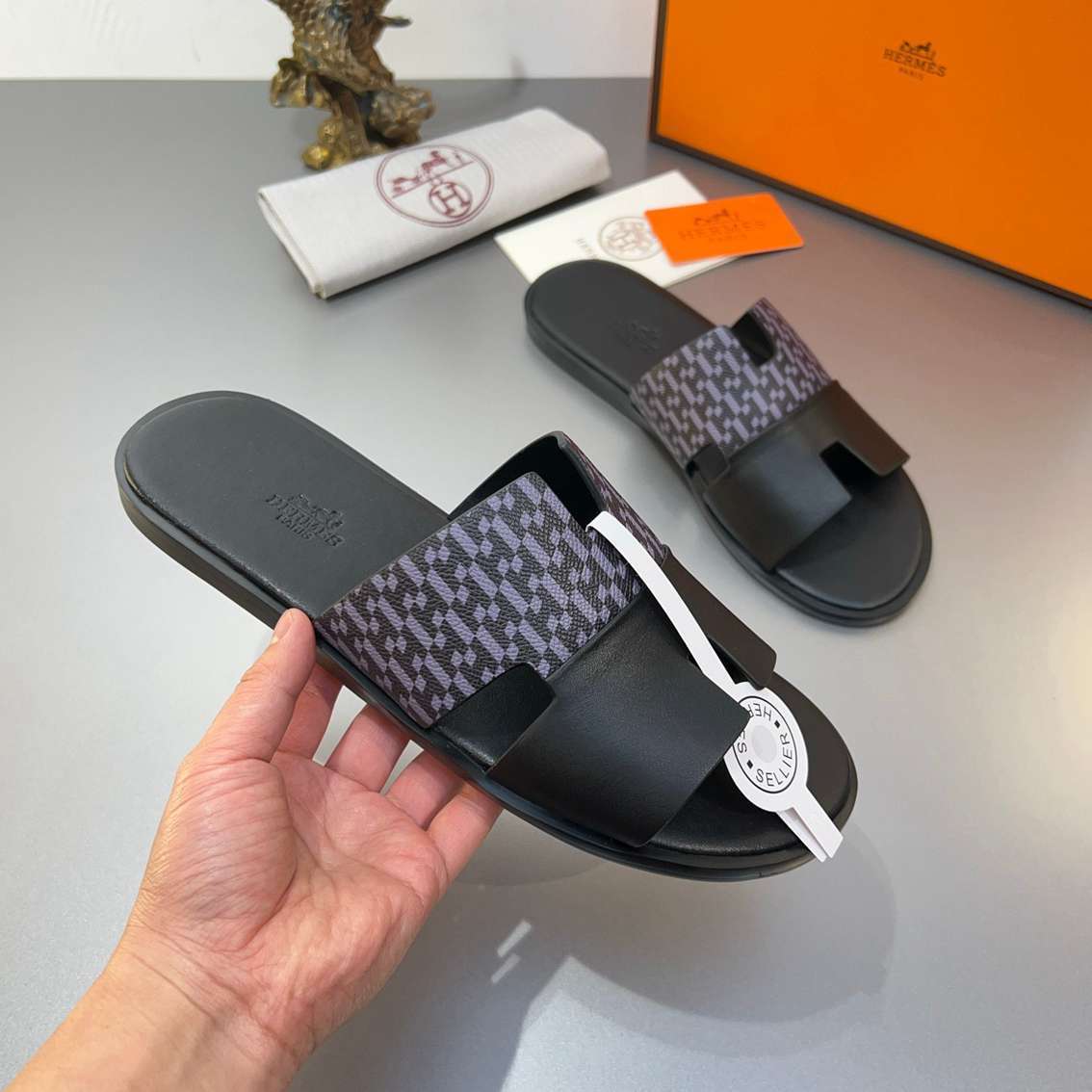 Chinelo Hermes Izmir