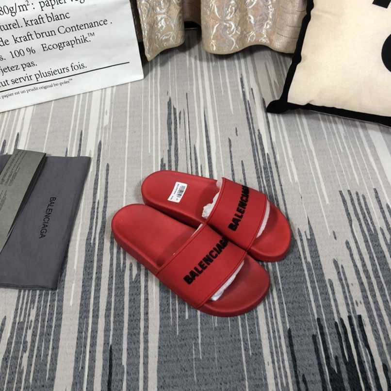 Chinelo Balenciaga