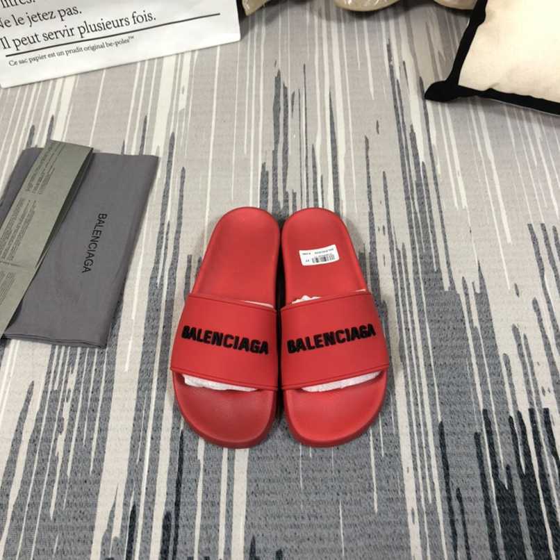 Chinelo Balenciaga