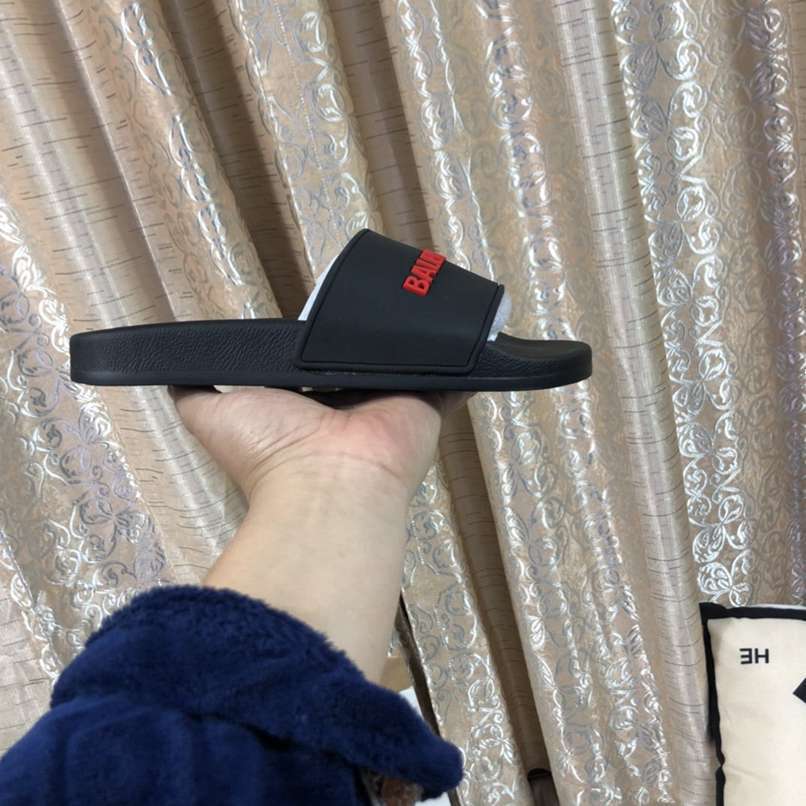Chinelo Balenciaga