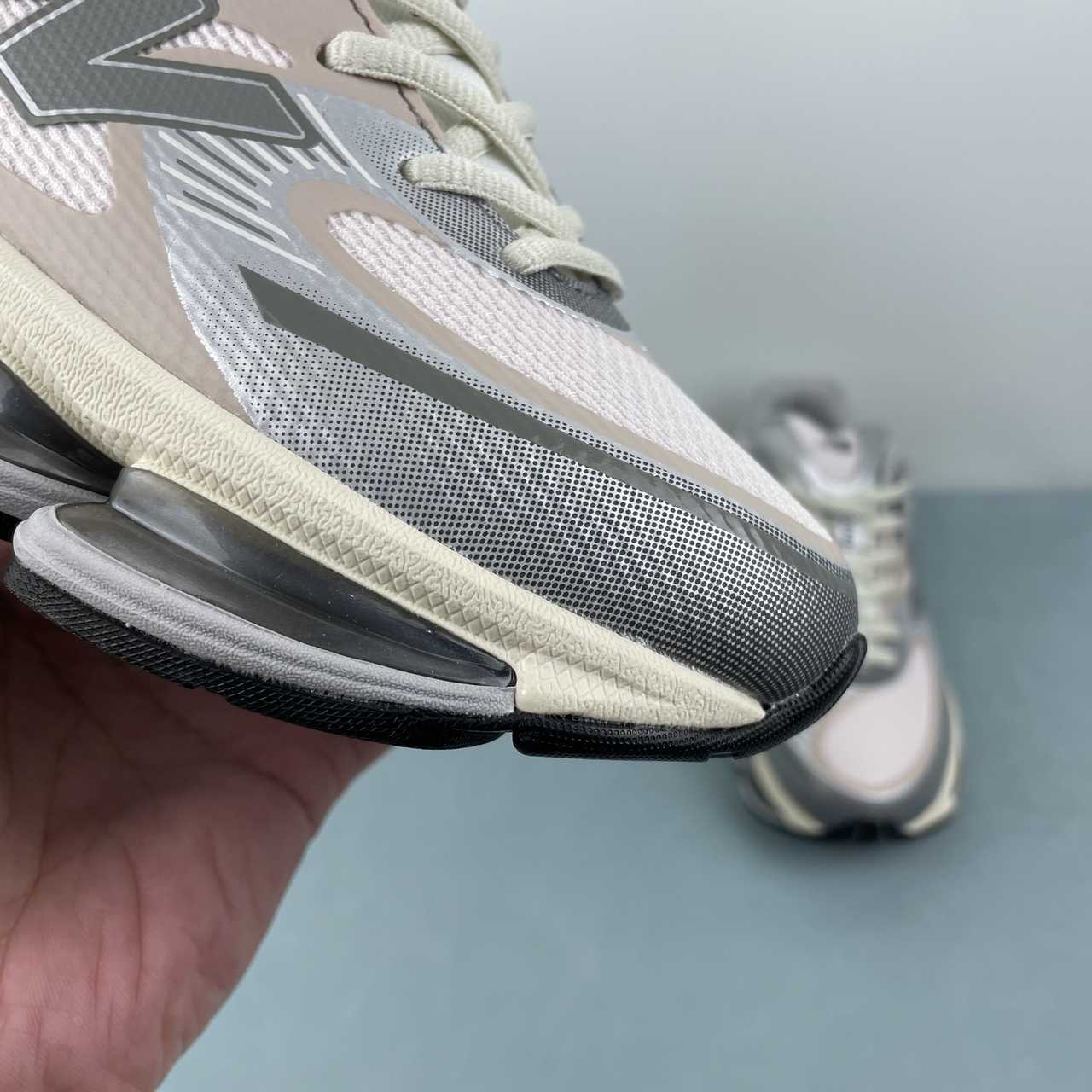 New Balance 2000