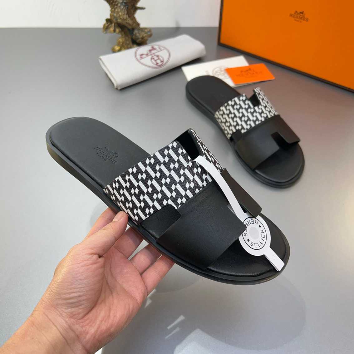 Chinelo Hermes Izmir