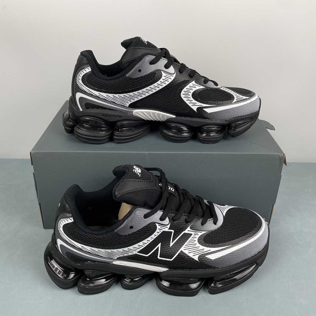 New Balance 2000