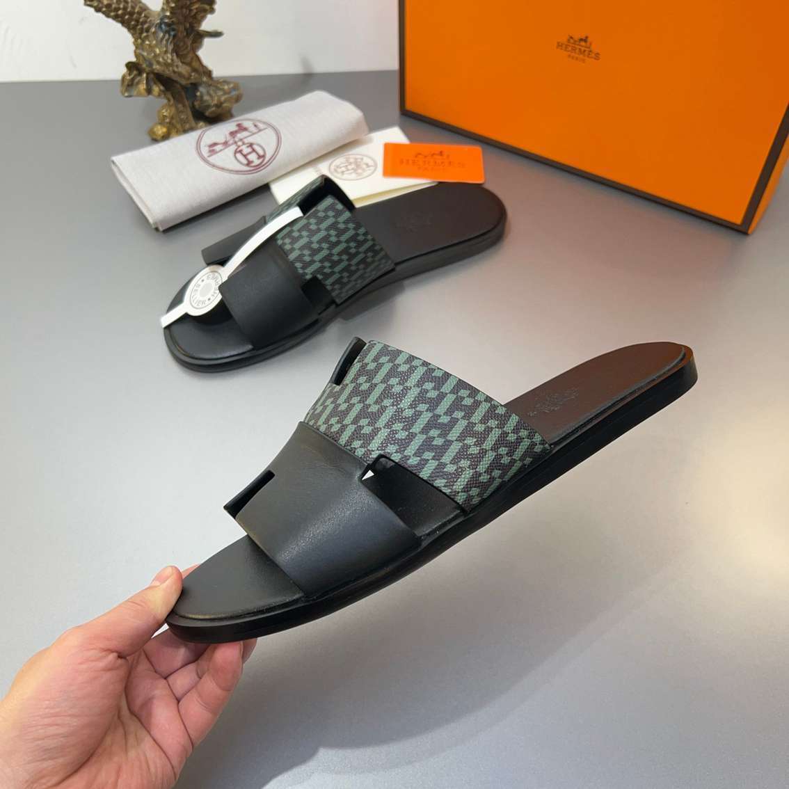 Chinelo Hermes Izmir
