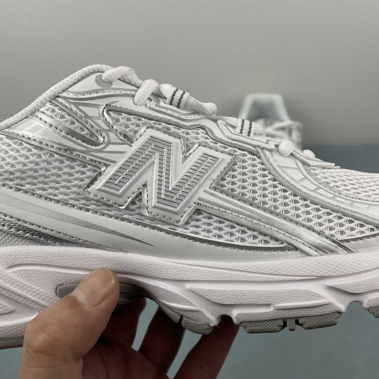 New Balance 740