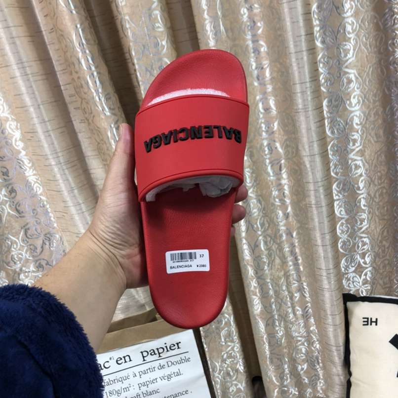 Chinelo Balenciaga