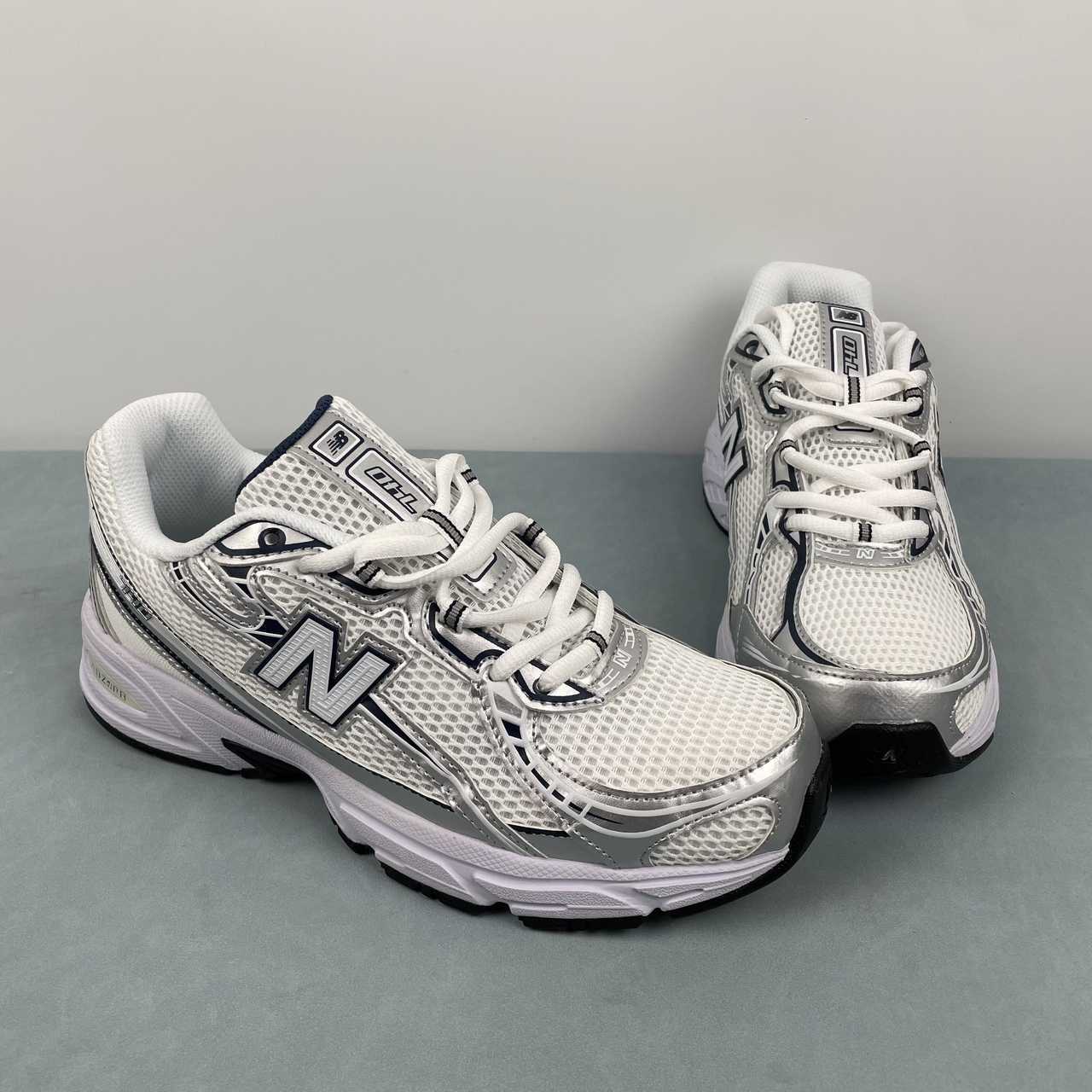 New Balance 740