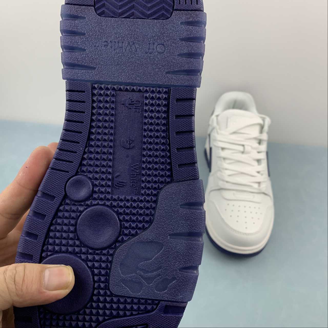 OFF-WHITE Out Of Office "000" Low