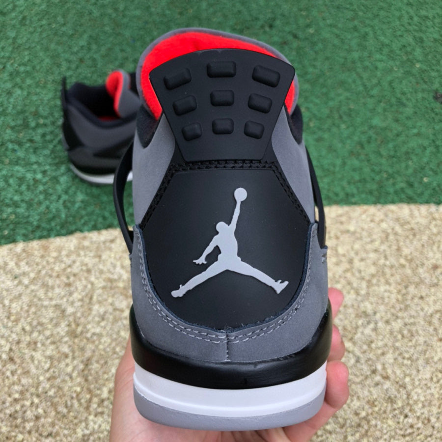 Air Jordan 4