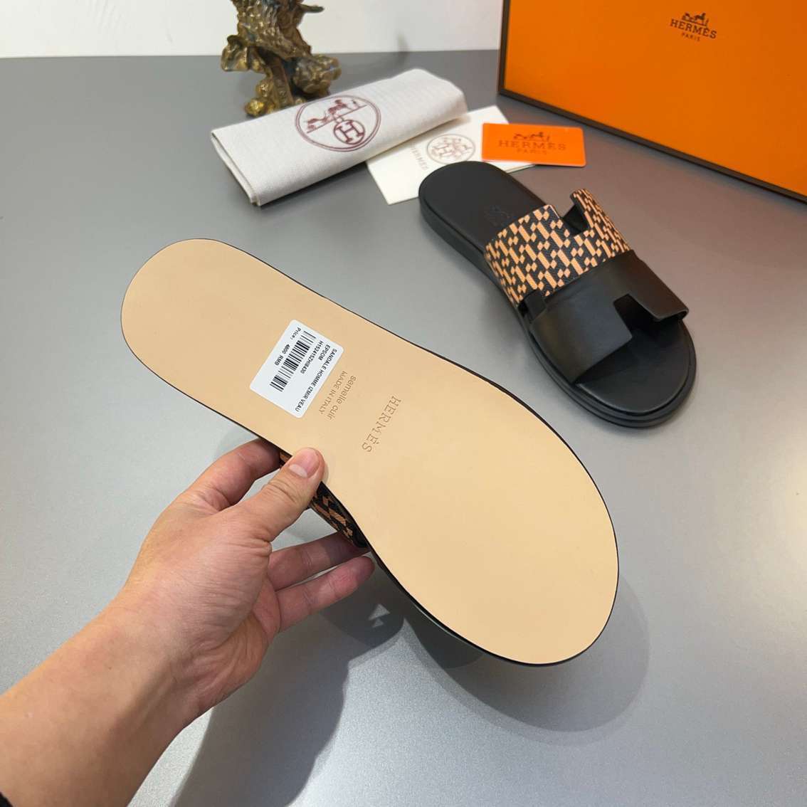Chinelo Hermes Izmir