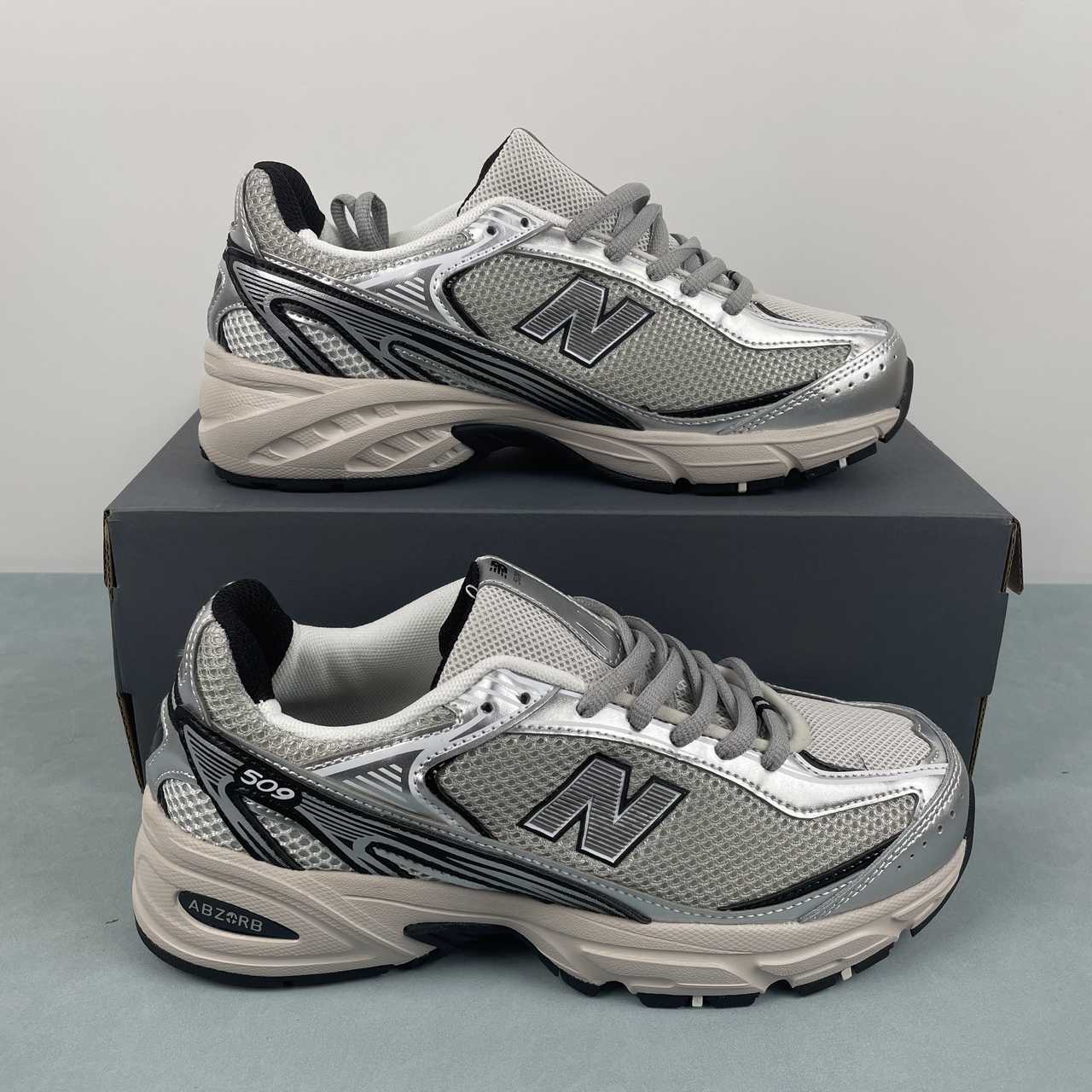 New Balance 740