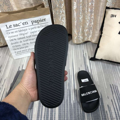 Chinelo Balenciaga