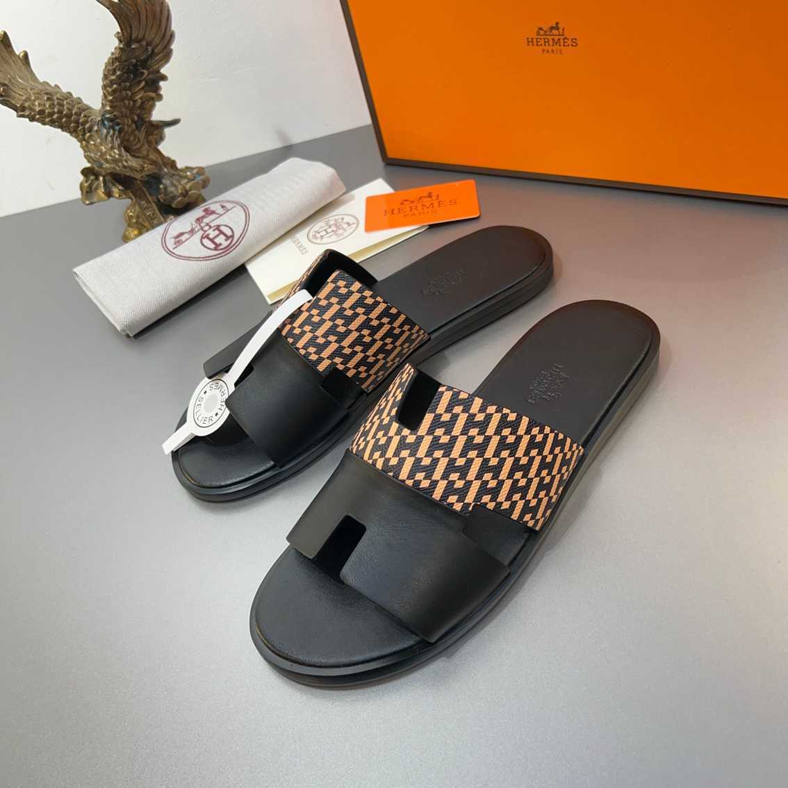 Chinelo Hermes Izmir