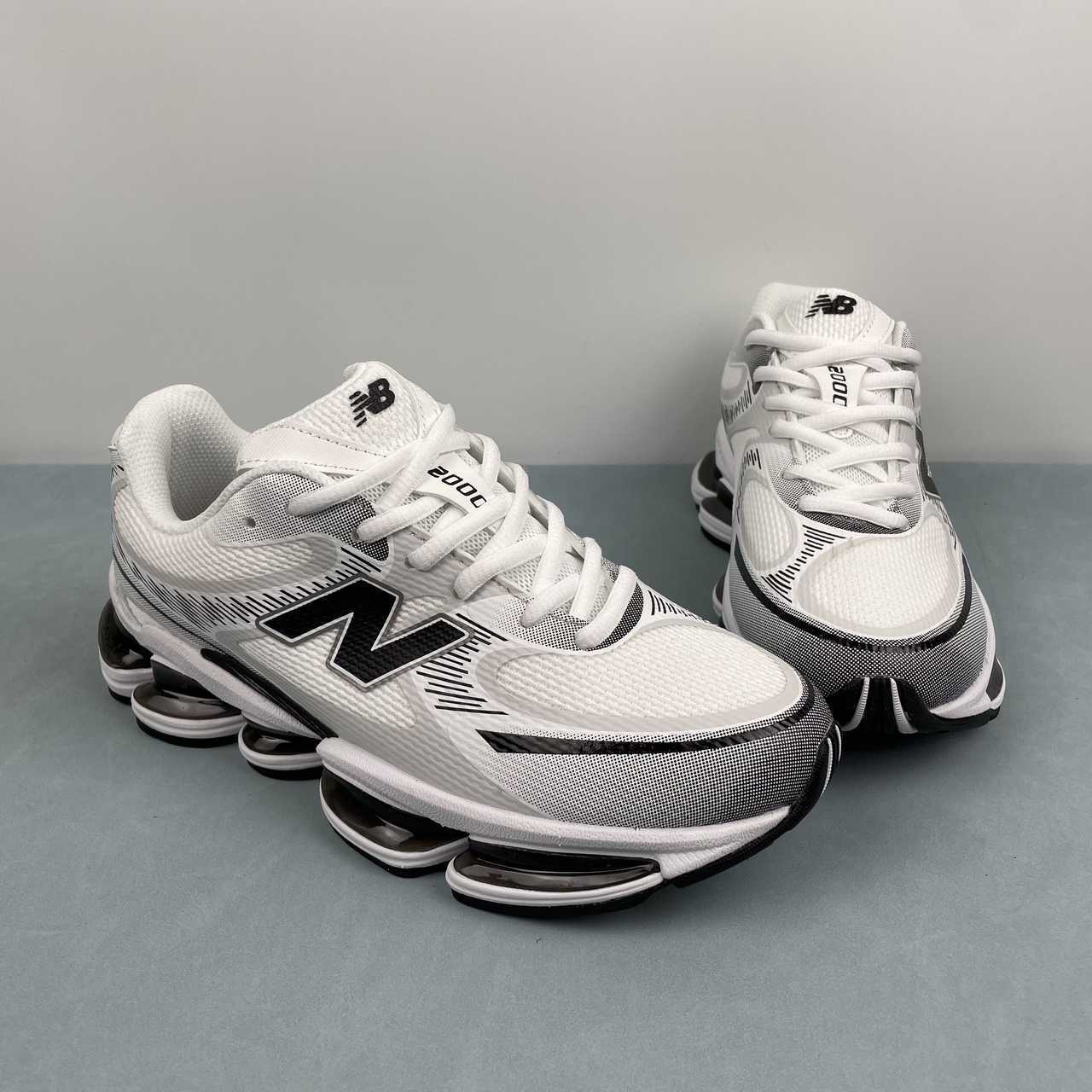 New Balance 2000