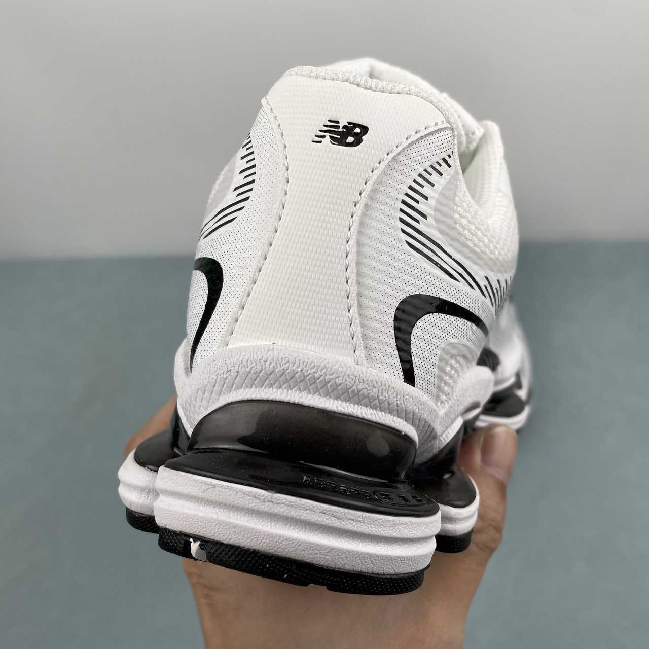 New Balance 2000