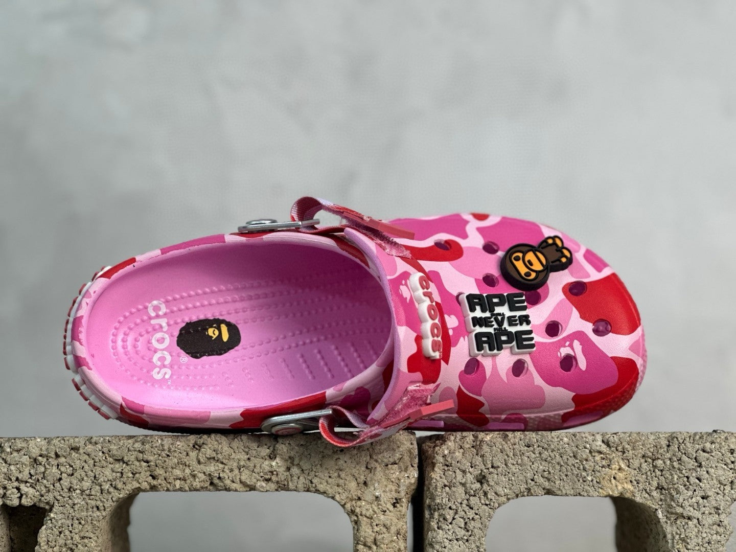 Crocs x BAPE Classic Clog Rosado