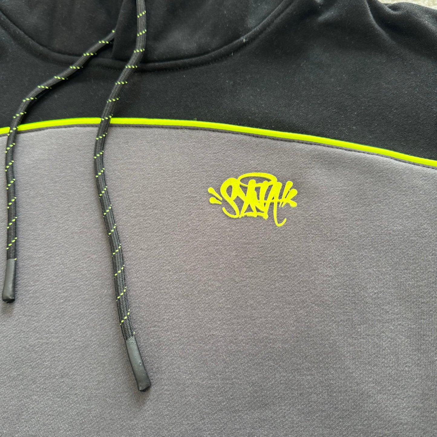 Sudadera con capucha Syna World