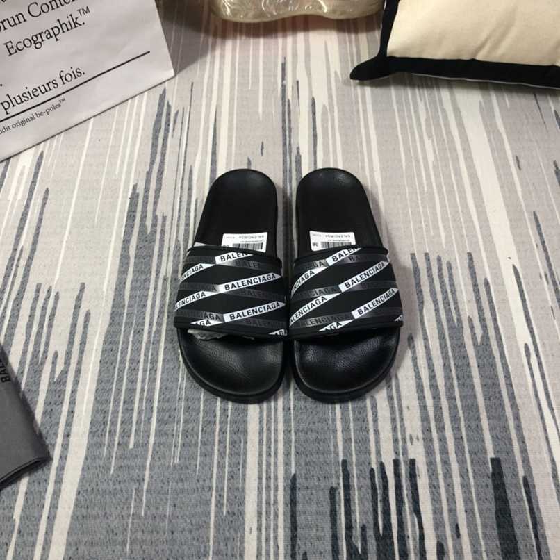 Chinelo Balenciaga