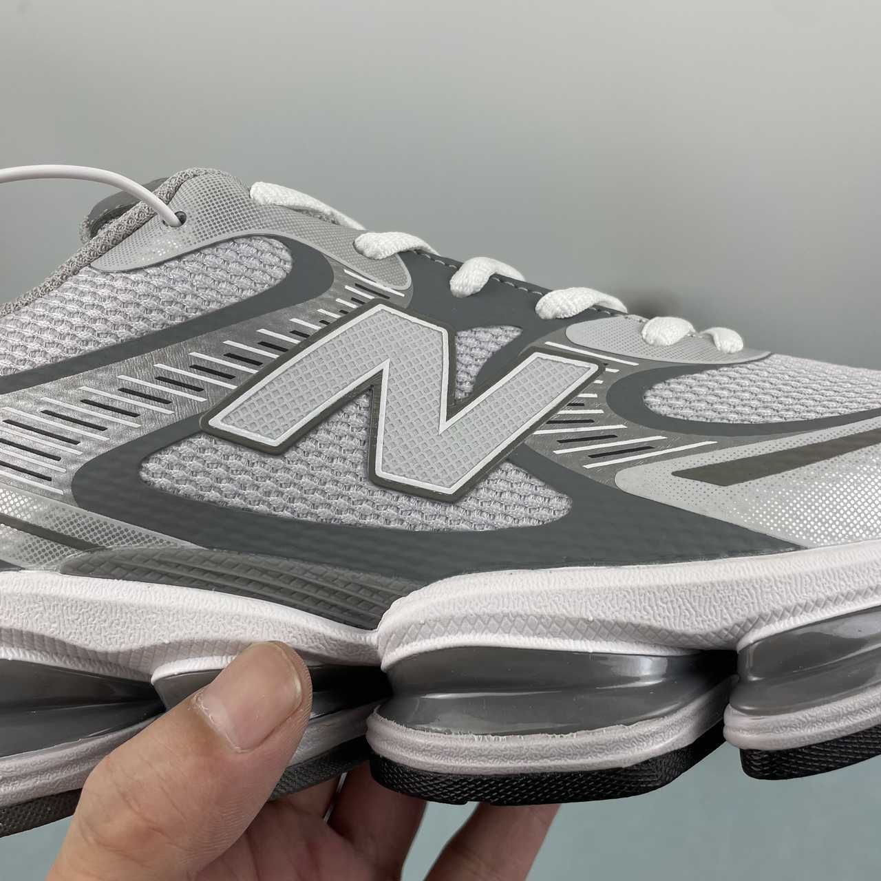 New Balance 2000