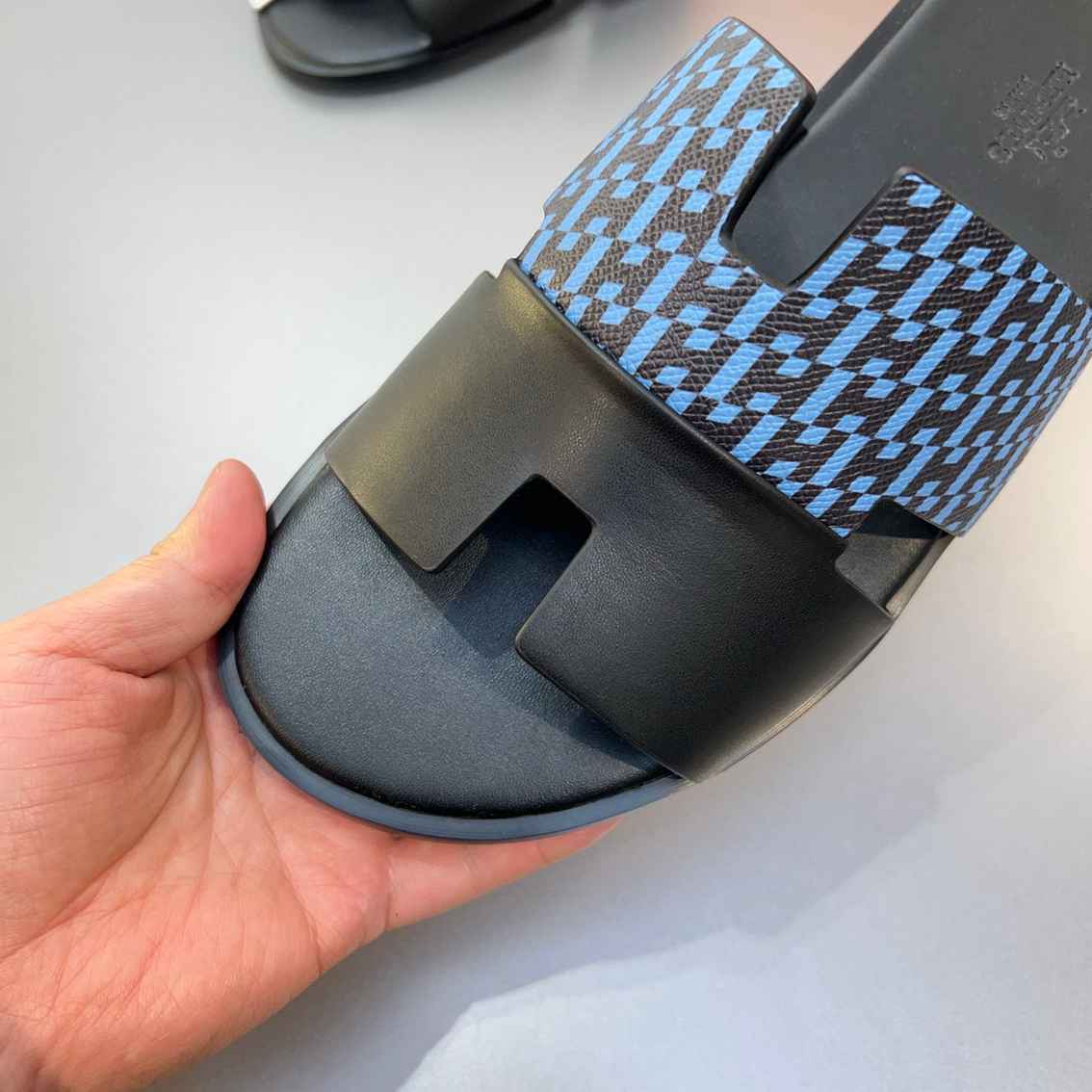 Chinelo Hermes Izmir