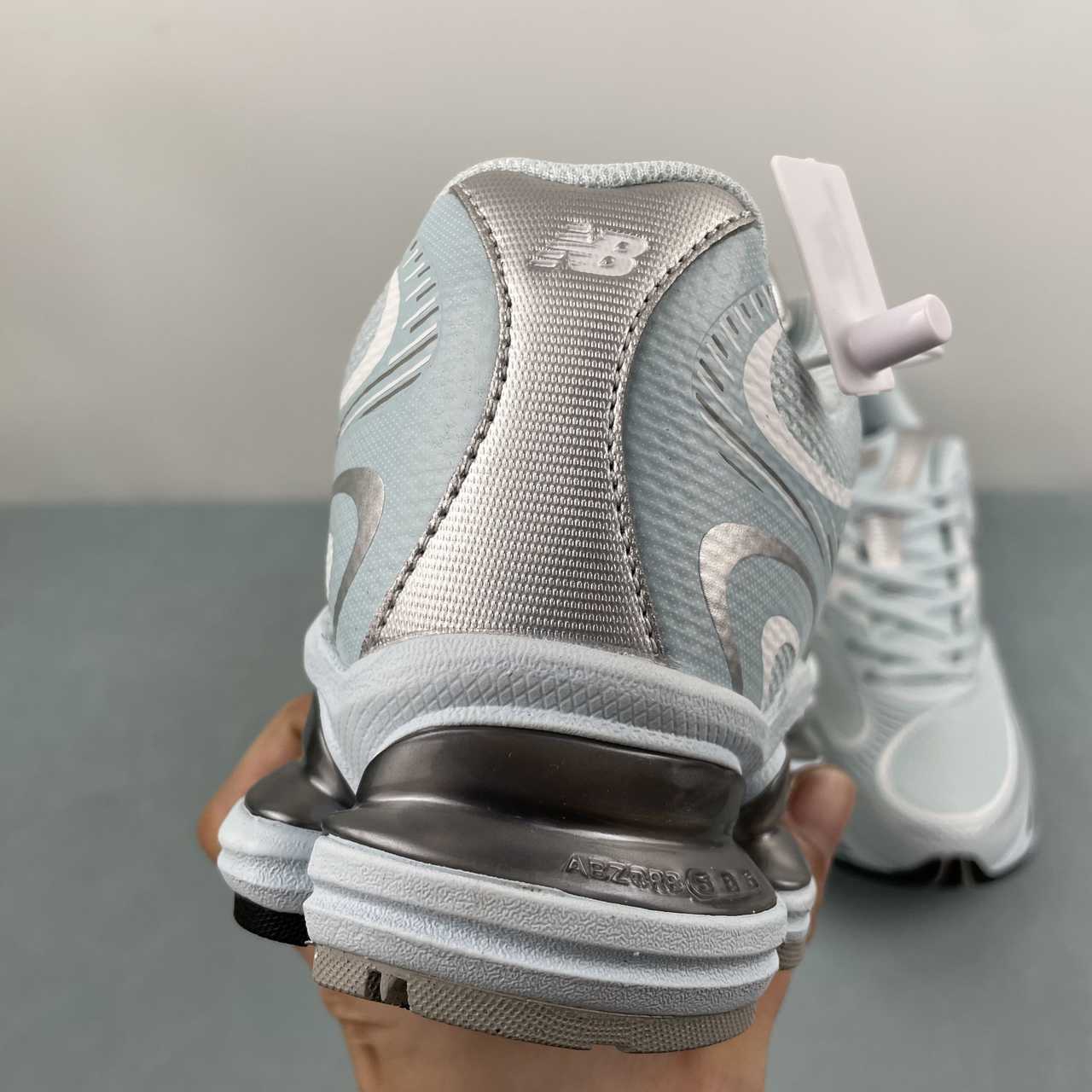 New Balance 2000