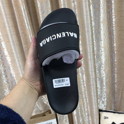 Chinelo Balenciaga