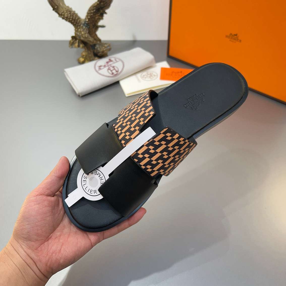 Chinelo Hermes Izmir