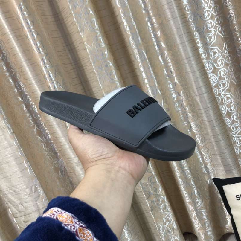 Chinelo Balenciaga