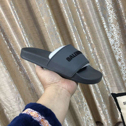 Chinelo Balenciaga