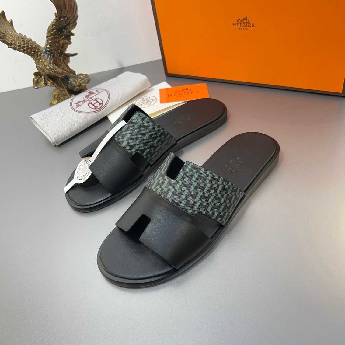 Chinelo Hermes Izmir