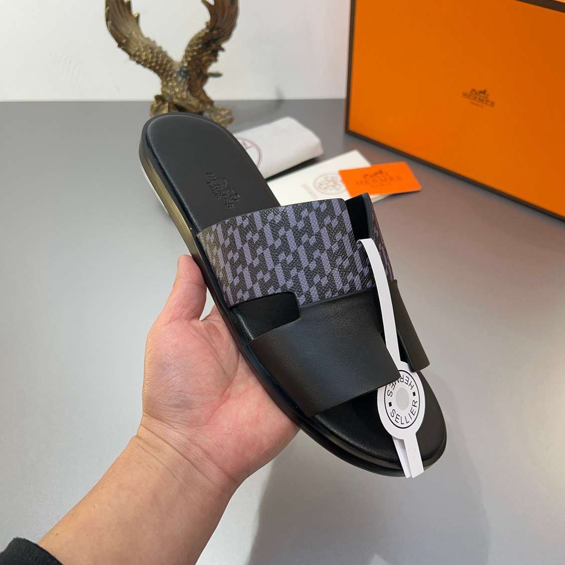 Chinelo Hermes Izmir