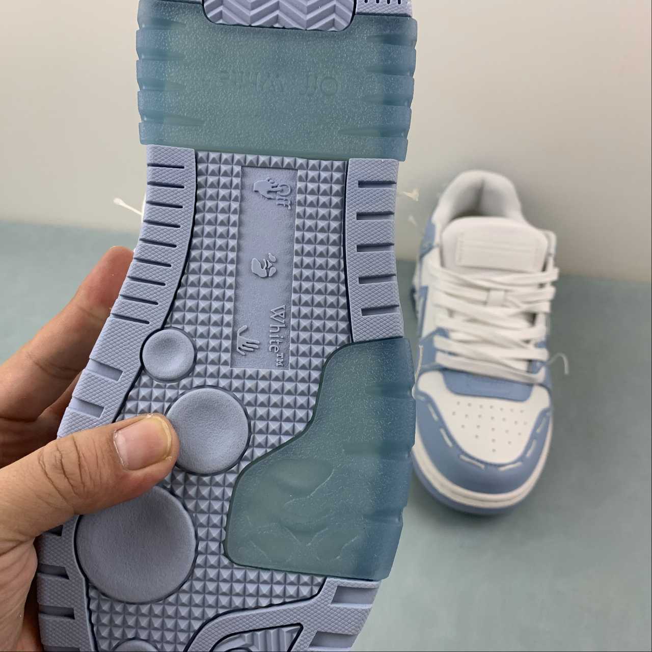 OFF-WHITE Out Of Office "000" Low
