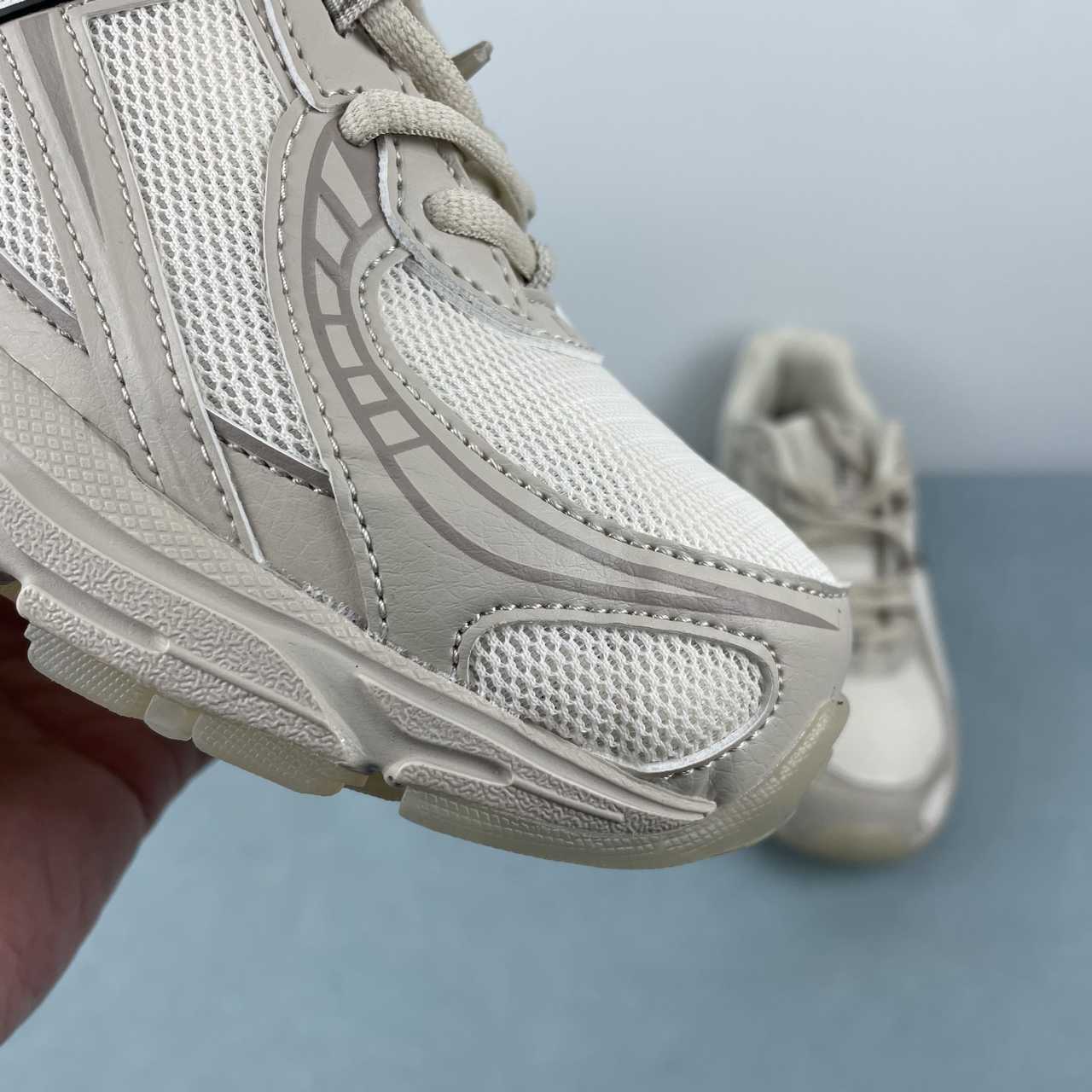 New Balance 740