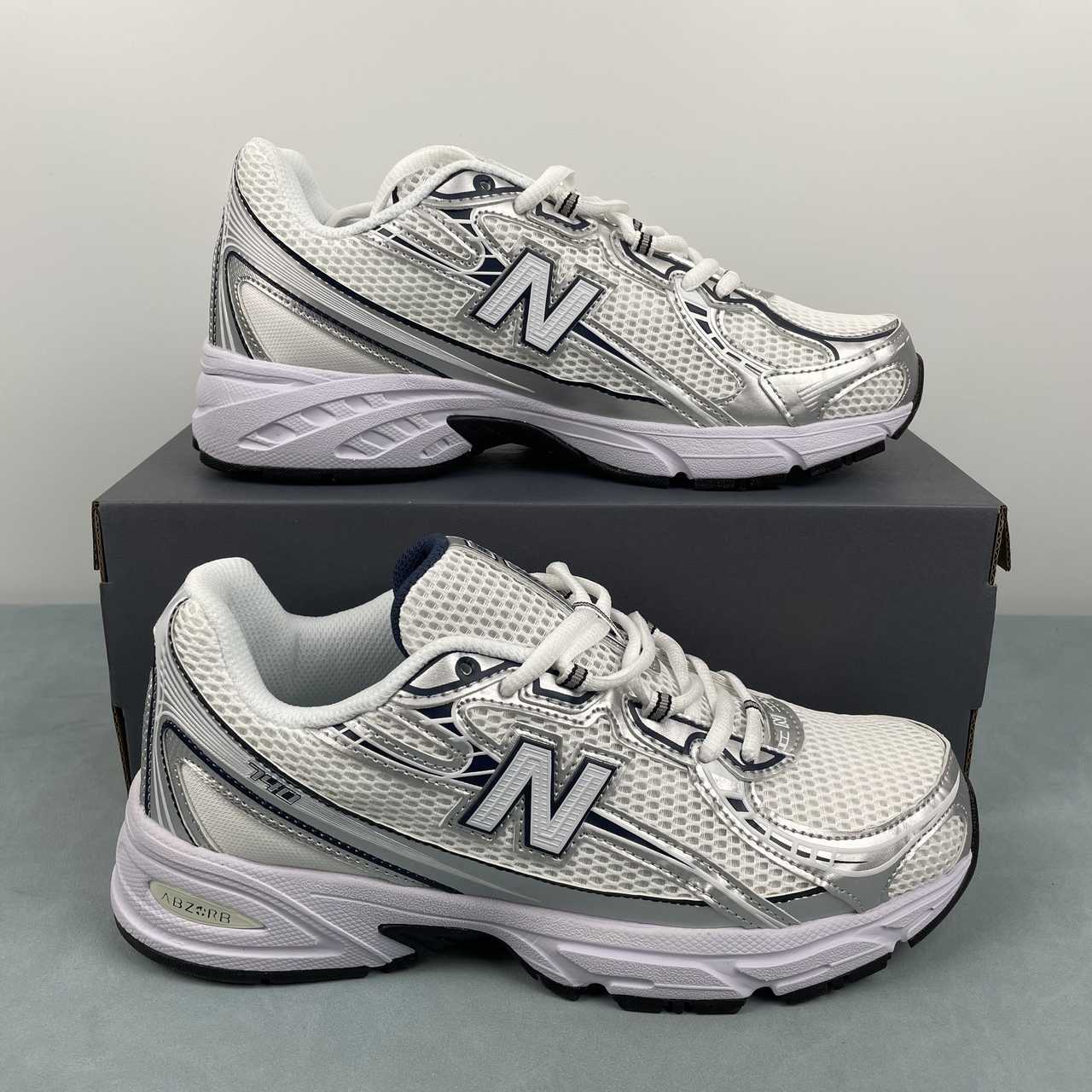 New Balance 740