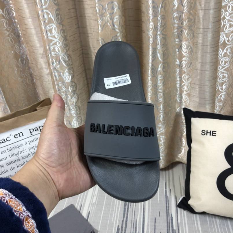 Chinelo Balenciaga