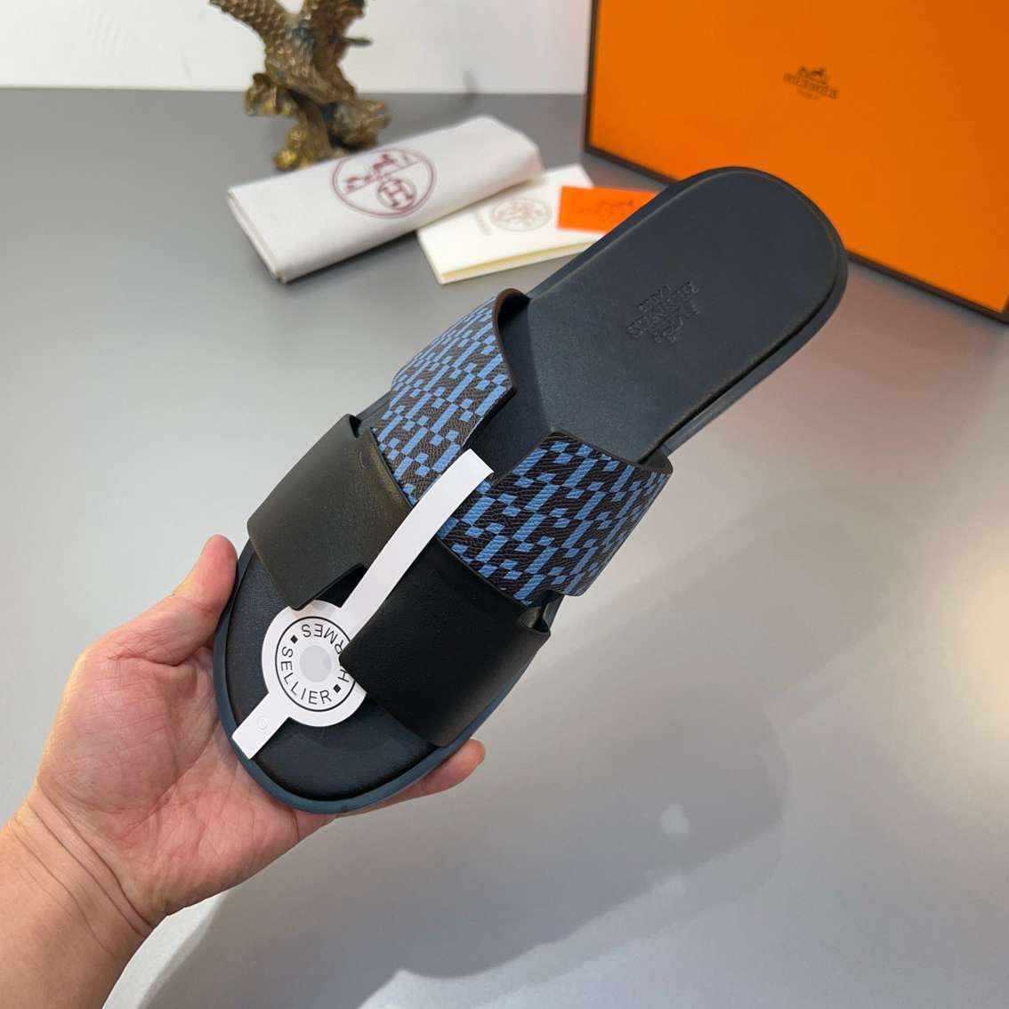 Chinelo Hermes Izmir