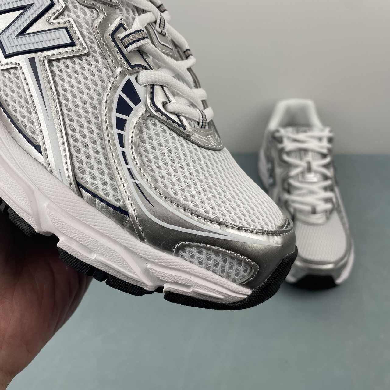 New Balance 740