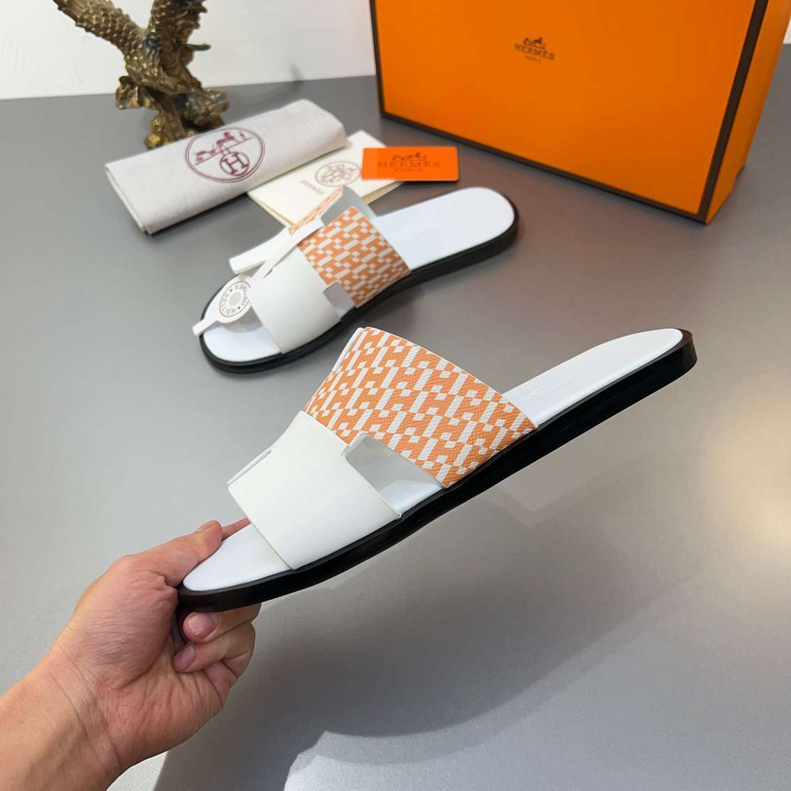 Chinelo Hermes Izmir