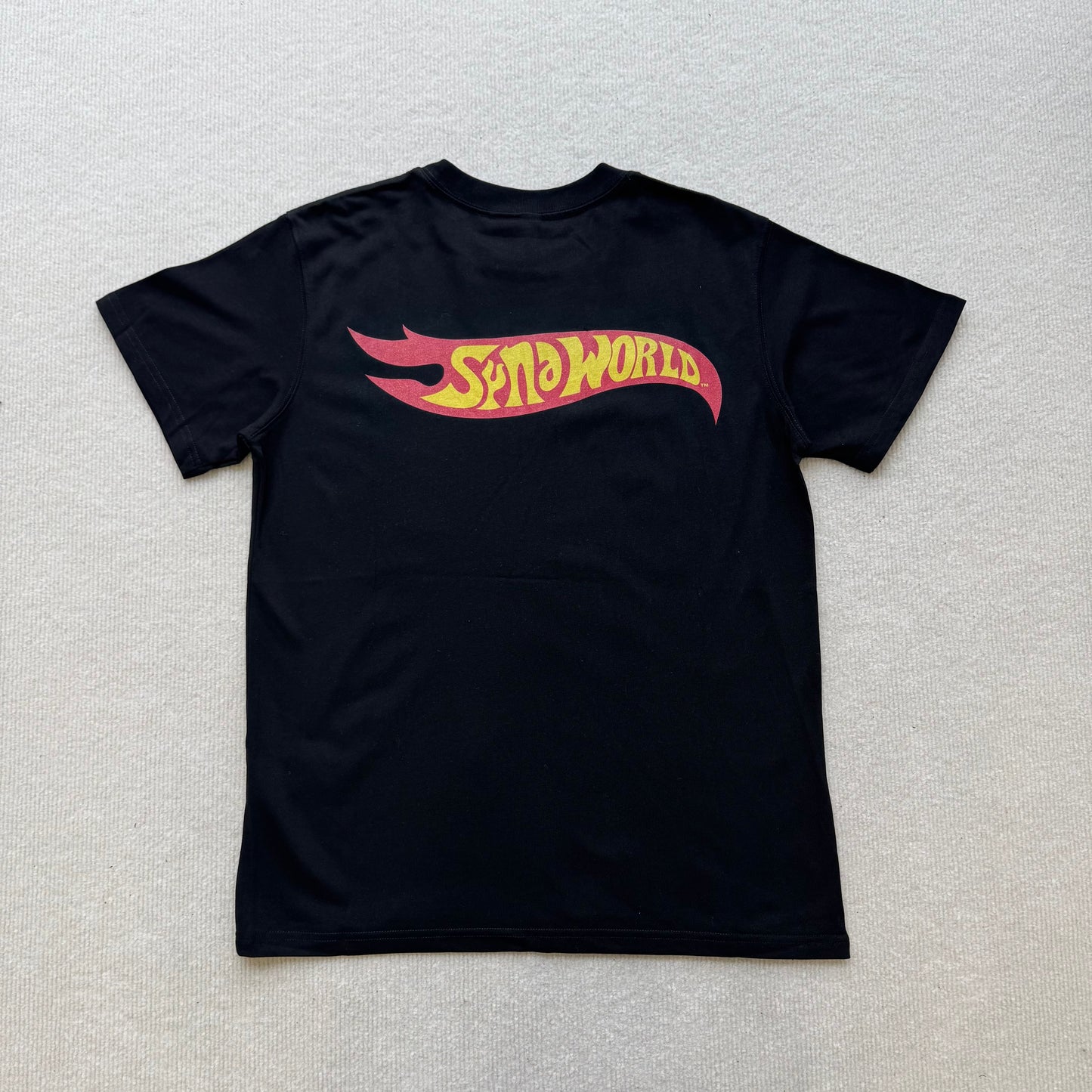 Camiseta Syna World