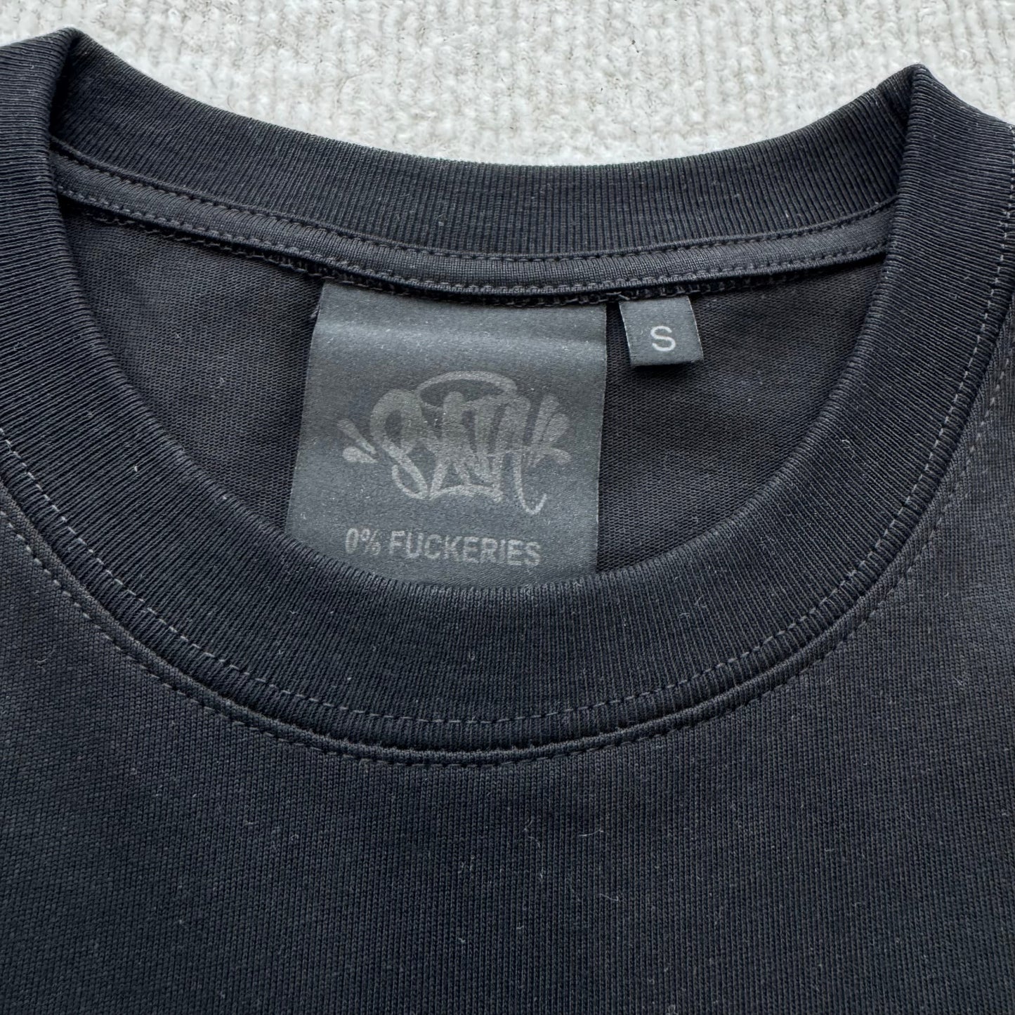 Camiseta Syna World