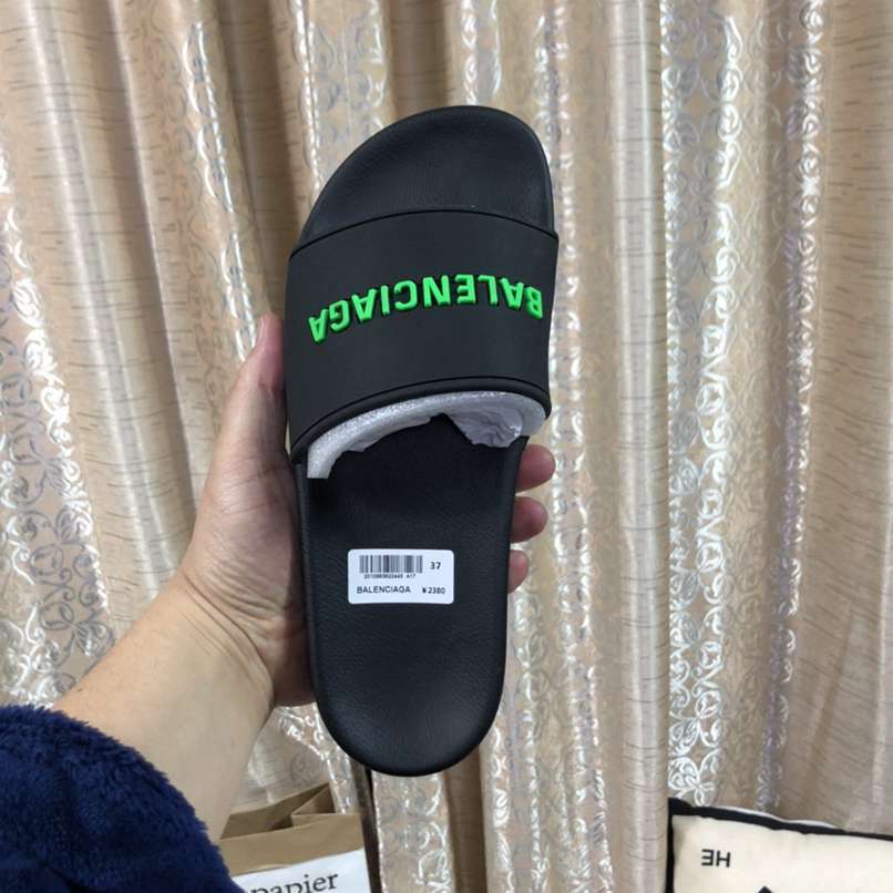Chinelo Balenciaga