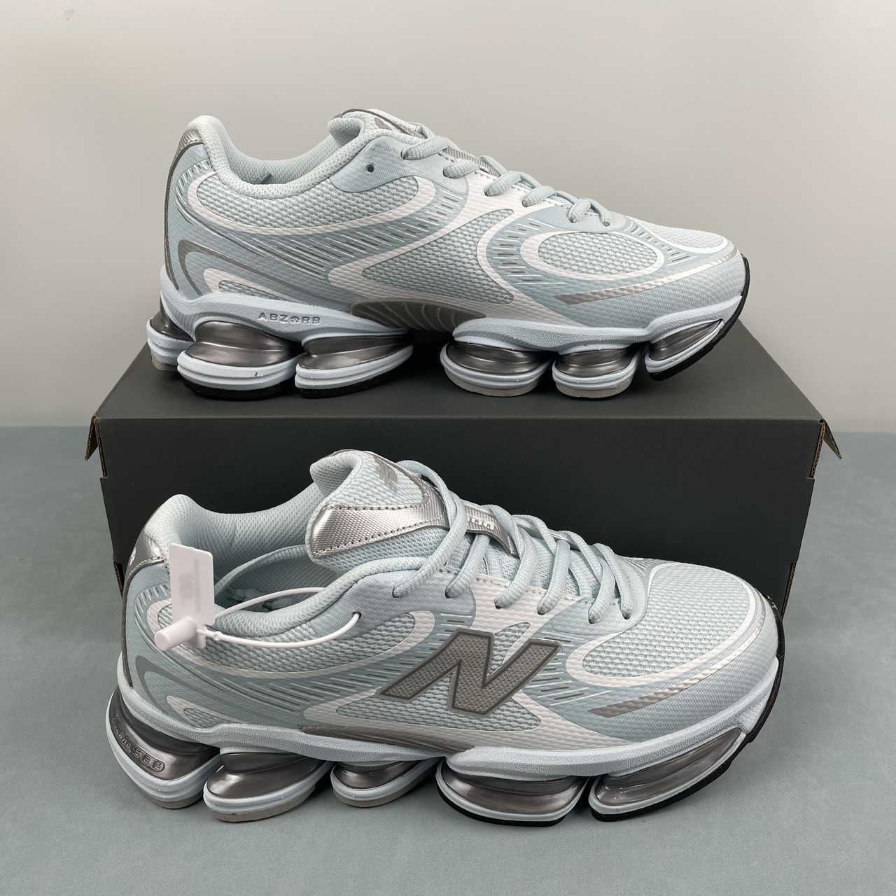 New Balance 2000