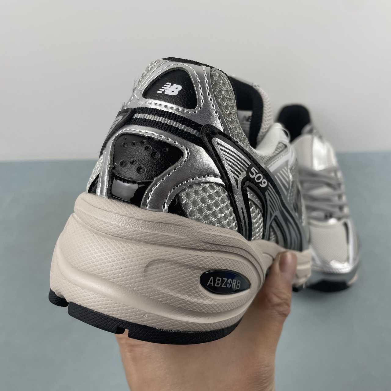 New Balance 740