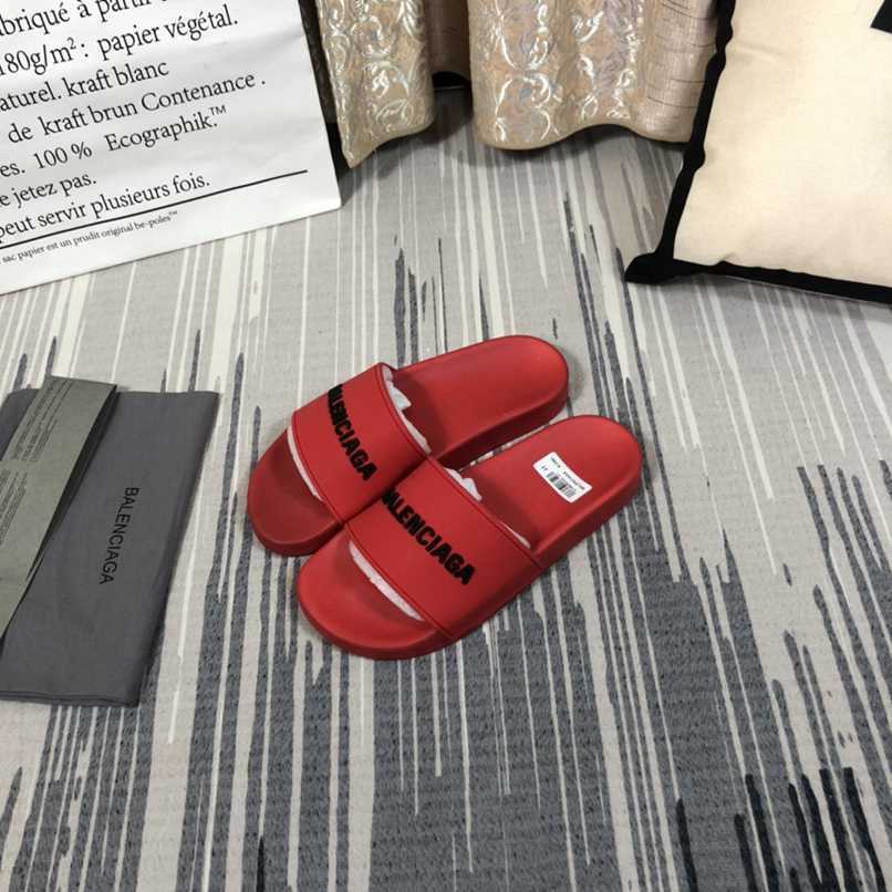 Chinelo Balenciaga